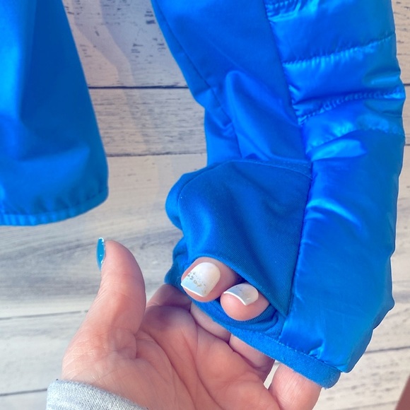 Beautiful blue Lole Jacket • perfect for a run or as a Spring Jacket• Size M - Picture 11 of 16